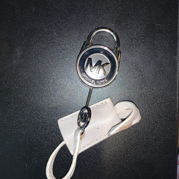 COPY - 🐇 Michael Kors quilted Hamilton 🐇 - Picture 4 of 5